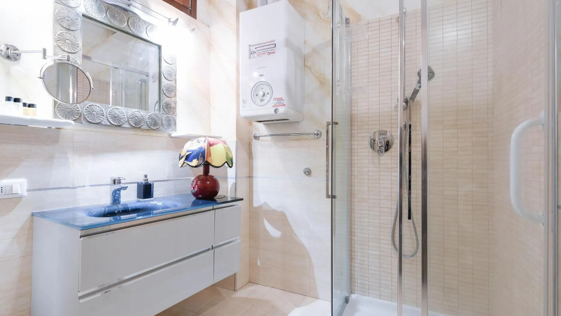 Castello Luxury Apartments - Dama Desenzano del Garda İtalya
