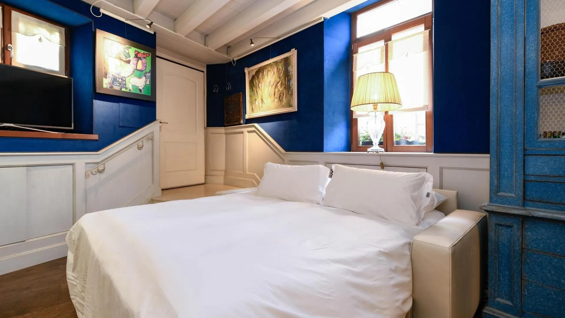 Castello Luxury Apartments - Dama Desenzano del Garda 0*,  İtalya